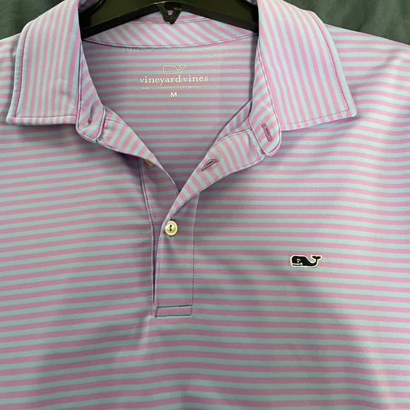 Vineyard vine polo size medium! Great condition - Picture 2 of 2